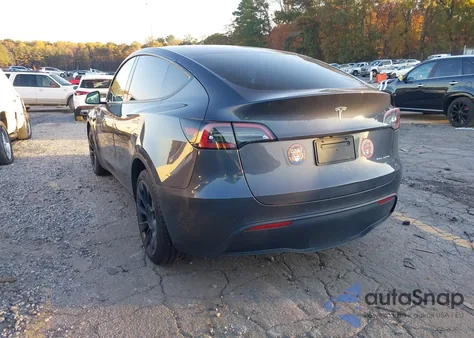 2022 Tesla Model Y Long Range Dual Motor All-Wheel Drive z USA, uszkodzony, nr VIN 7SAYGDEE9NF481758
